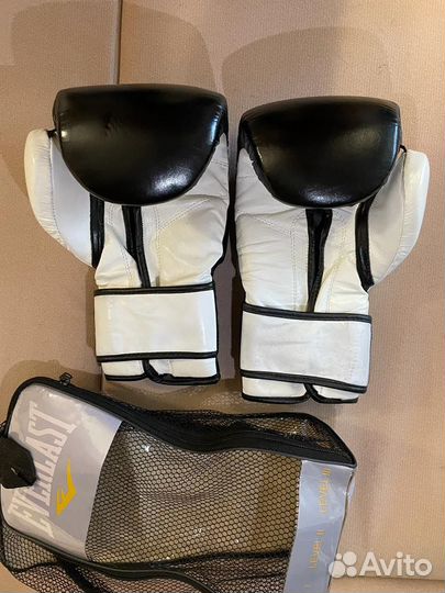 Боксерские перчатки несколько пар