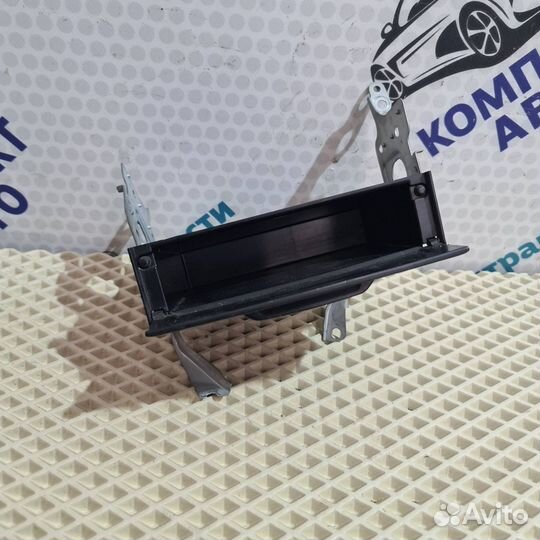 Минибардачок, заглушка Toyota Vitz SCP10