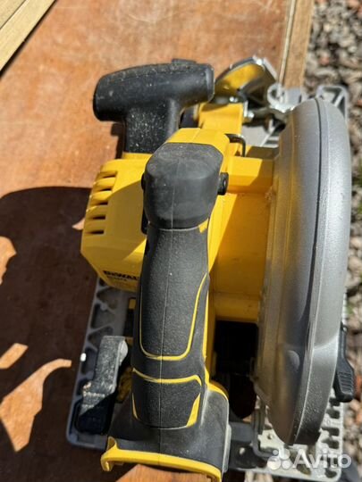 Дисковая пила Dewalt DCS 572