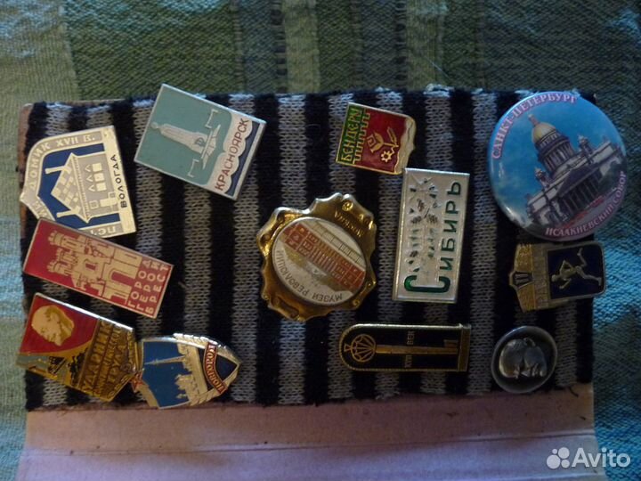 Продам значки
