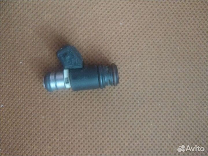 Форсунка бенз.ориг.Тойота Лексус 1 шт б.у