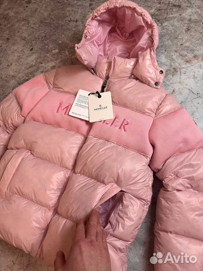 Пуховики Moncler розовые 2025