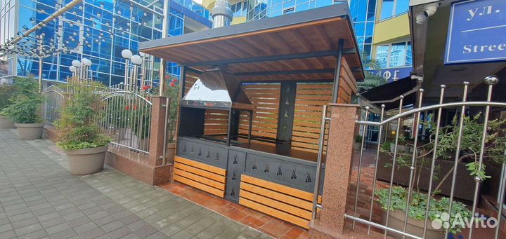 Мангальная зона под крышей