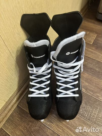 Коньки хоккейные