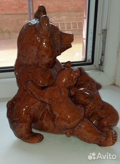 Статуэтка Медведица с медвежатами
