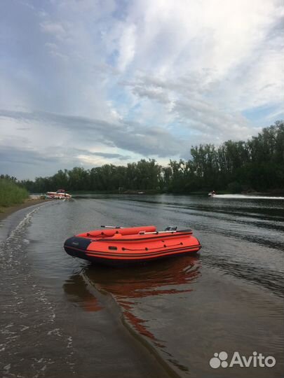Надувная лодка с мотором Reef Triton 360