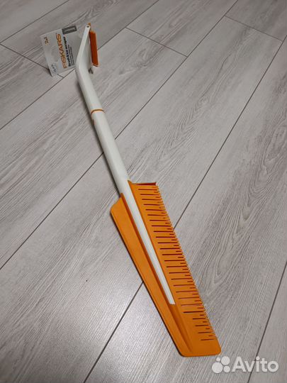 Щетка для снега fiskars
