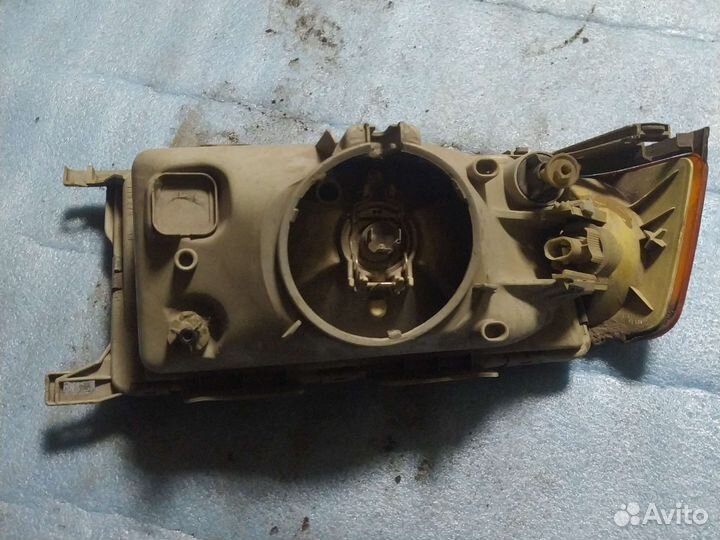 Левая фара вольво