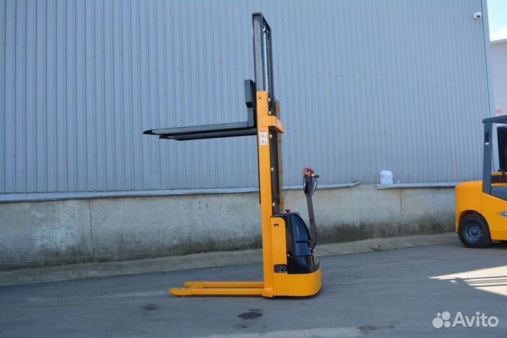 Самоходный штабелер CHL 1200 кг