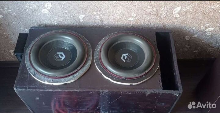 Автомобильный сабвуфер