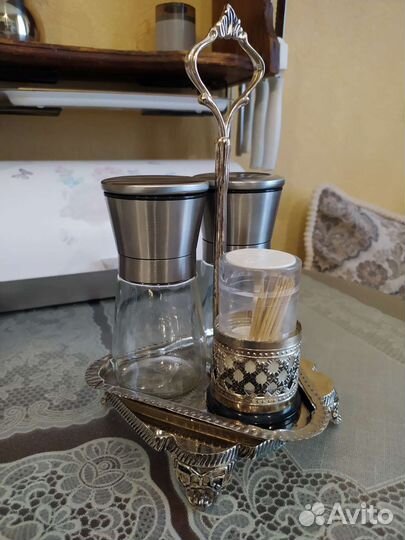 Мельницы для соли и перца на подставке