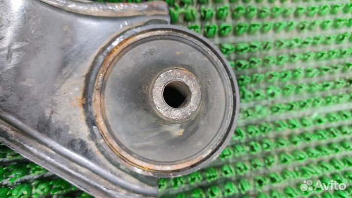 Рычаг передний правый нижний Opel Corsa D 2011