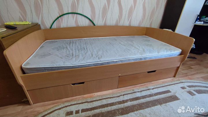 Кровать