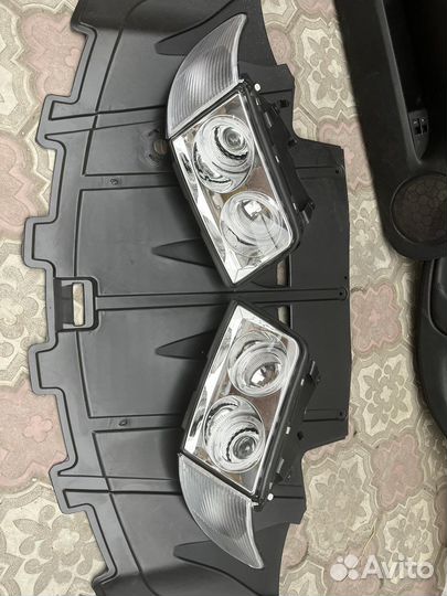 Фары с линзами Audi 100c4