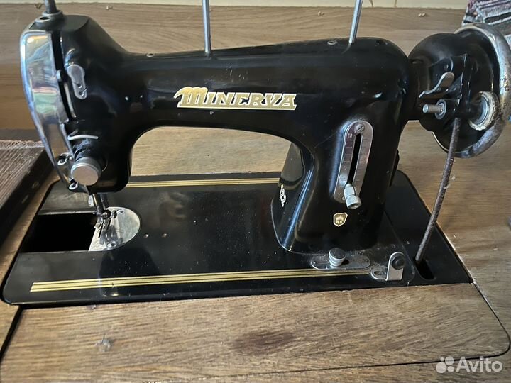 Машинка швейна ножная