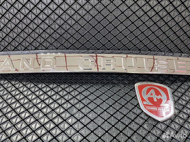 Накладка над номером Toyota Land Cruiser 200