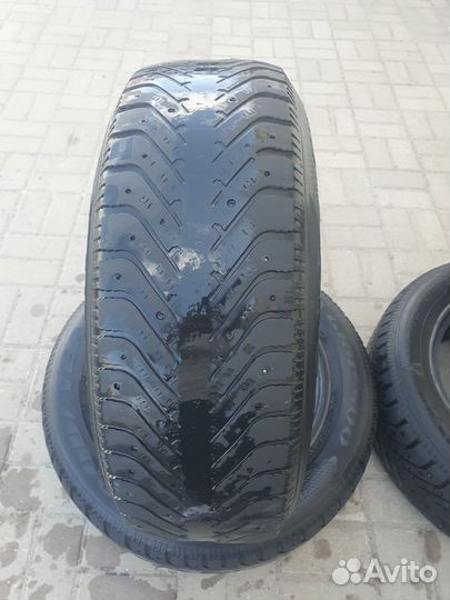 Goodyear UltraGrip 500 225/65 R17