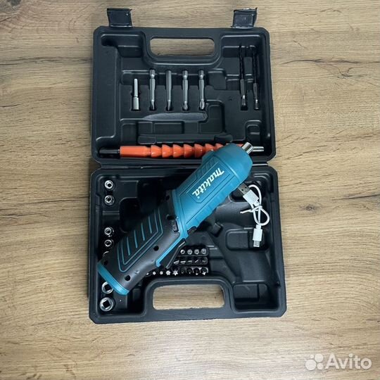 Аккумуляторная отвертка Makita (новая)