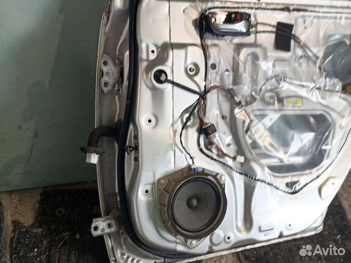 Дверь правая Toyota Prius NHW20