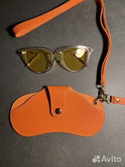 Солнцезащитные очки Chanel с кейсом