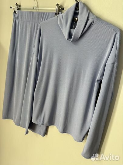 Костюм с юбкой