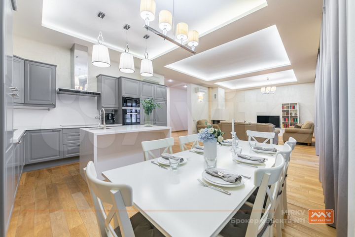 Дом 584,4 м² на участке 56 сот.