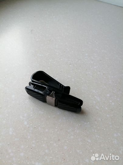 Держатель для очков в машину