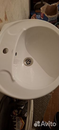 Раковина с пьедесталом в ванную
