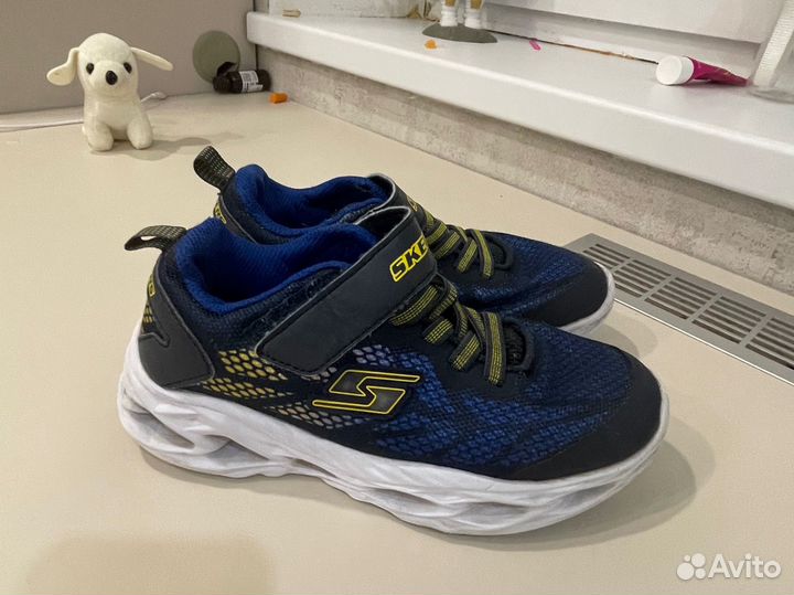 Кроссовки Skechers светящиеся для мальчика 33