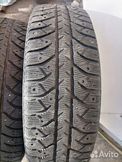 Bridgestone Ice Cruiser 7000 215/70 R16