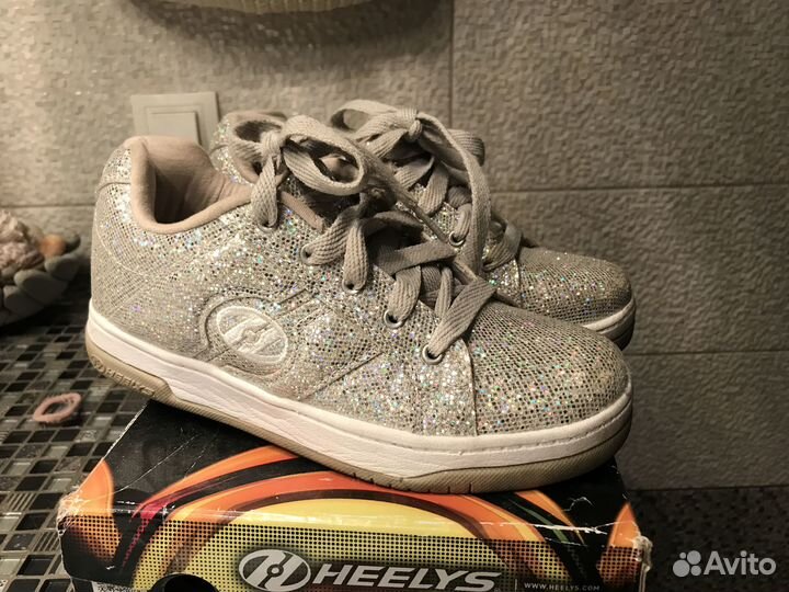 Роликовые кроссовки Heelys