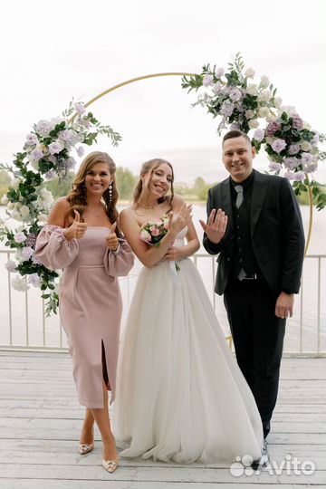 Ведущий и Dj с оборудованием