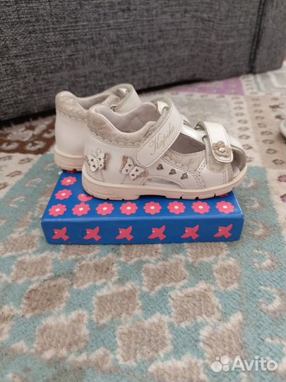 Сандалии, кроссовки детские на девочку
