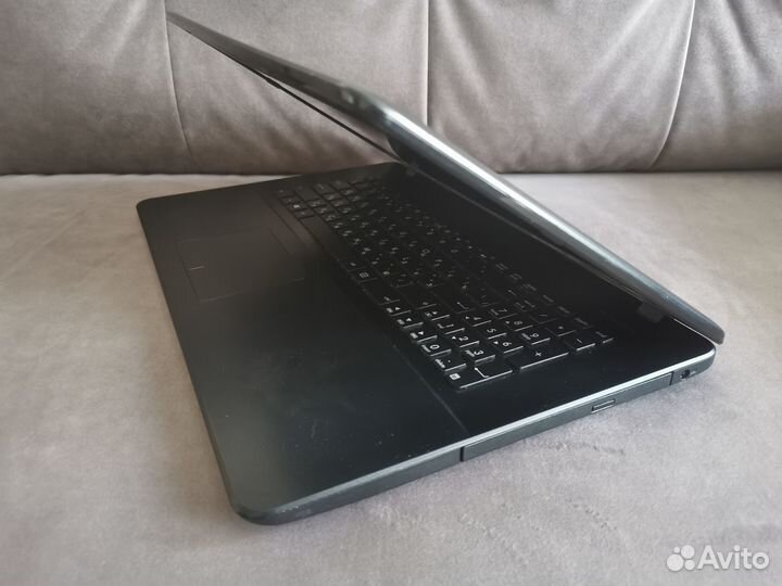 Ноутбук Asus 17 дюймов / 4 ядра