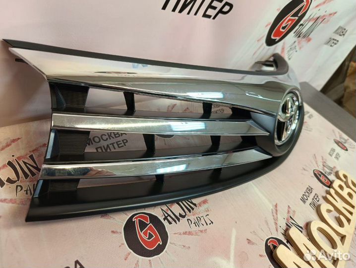 Решетка радитора Toyota Corolla 180 2012-2016