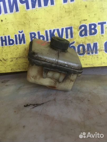 Бачок гур Kia Shuma