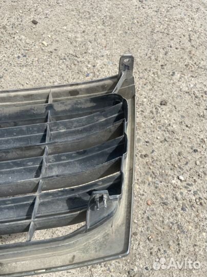 Решетка радиатора Loyota land Cruiser 100 4.7 VX
