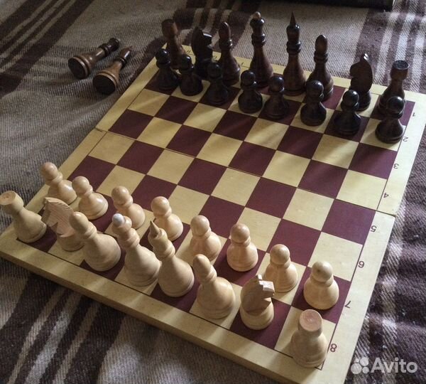 Бол шахматы, перчатки, мяч футбола,баскет,клюшка