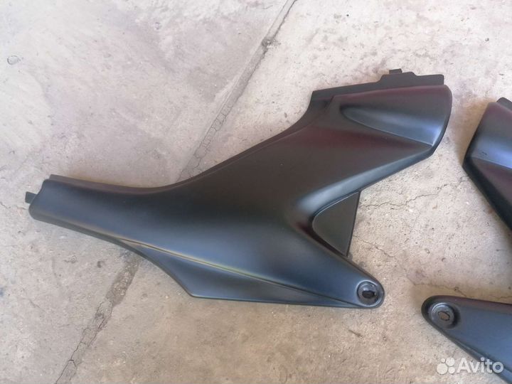 Бокой пластик Honda CB 600 Hornet 05-06