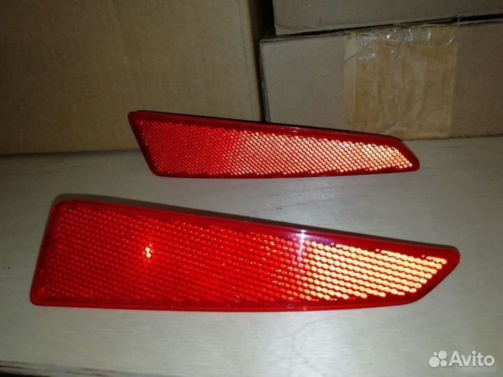 Отражатели бампера задние Lexus Rx 4