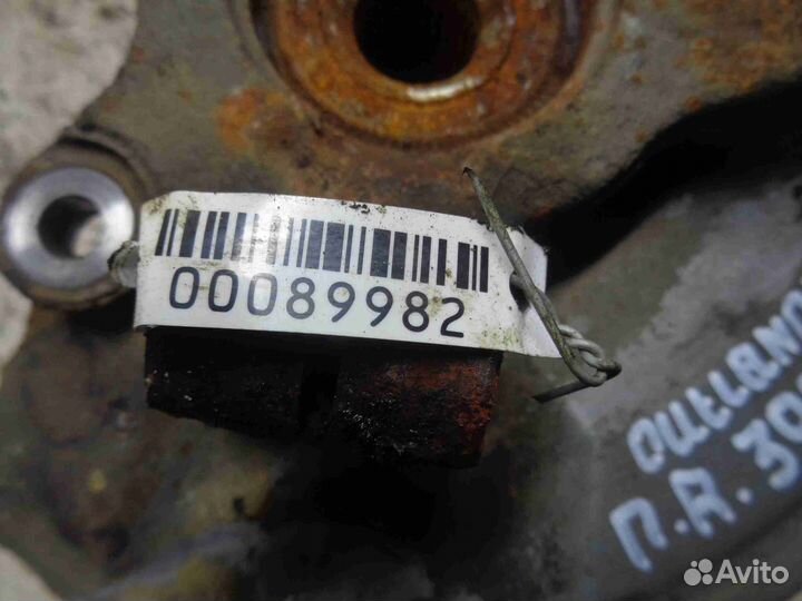 Кулак поворотный правый Mitsubishi Outlander XL