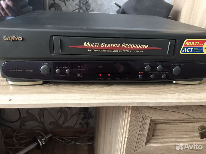 Видеомагнитофон sanyo