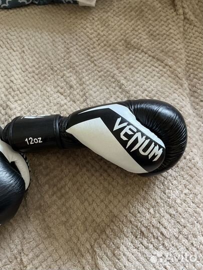 Боксерские перчатки 12 oz Venum