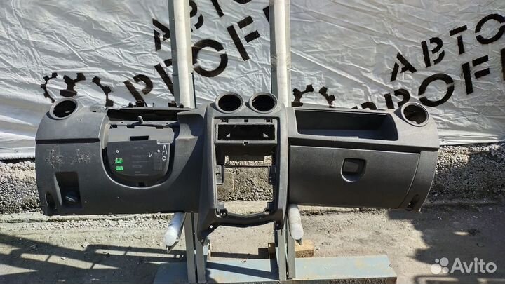 Торпедо Renault Logan I