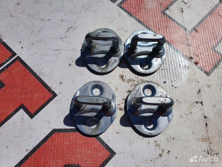 Фиксатор двери (петля, ответная часть )