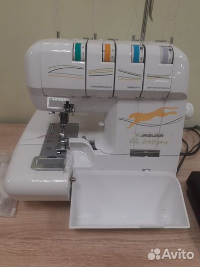 Швейная машинка оверлок-коверлок