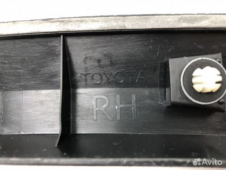 Накладка переднего крыла правого Toyota Fortuner 2