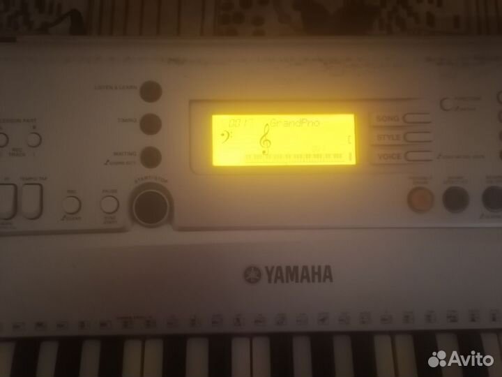 Синтезатор Yamaha PSR E303 (с дефектом)