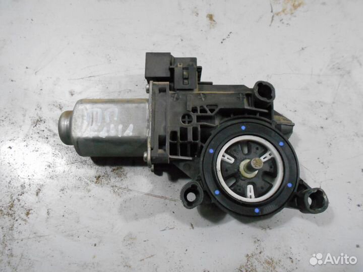 Мотор стеклоподъемника передний прав.Skoda Fabia 2