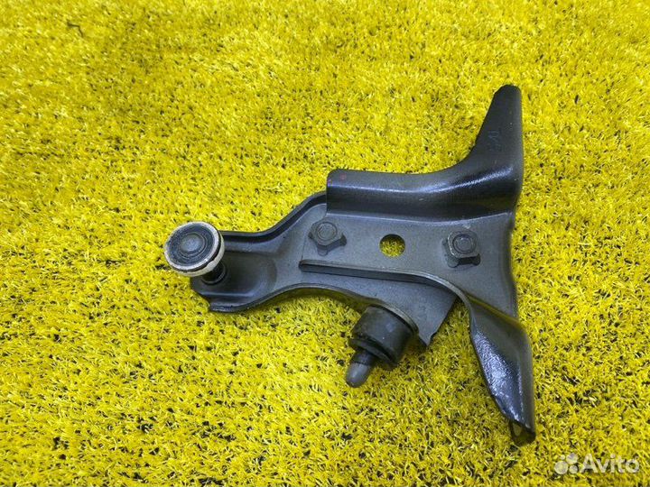 Ролик раздвижной двери задний левый Toyota 138790